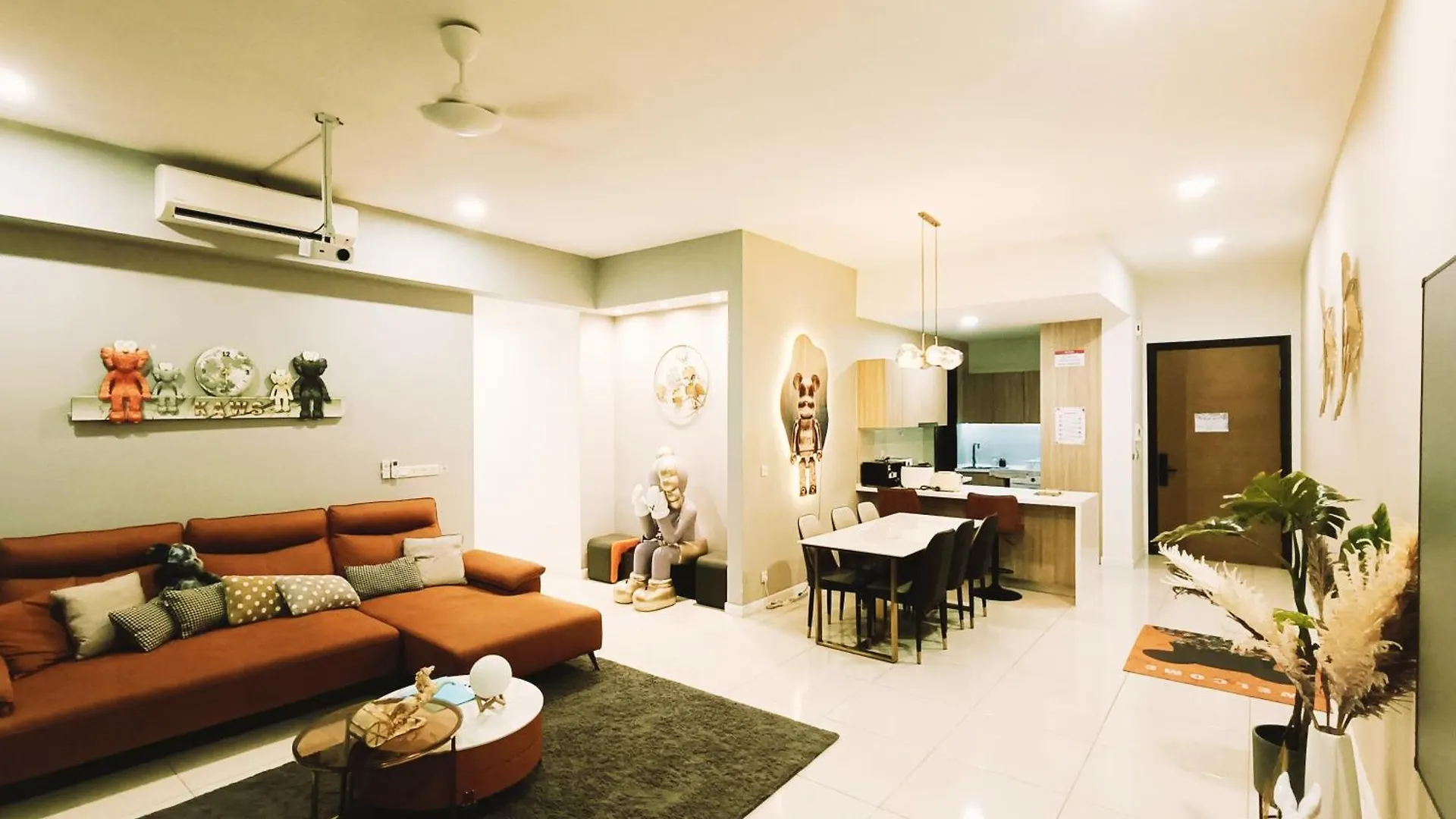 Apartment 8 Kuala Lumpur City For 4 To 10 Pax Of 4 Bedrooms And 3 Bathrooms Near Klcc